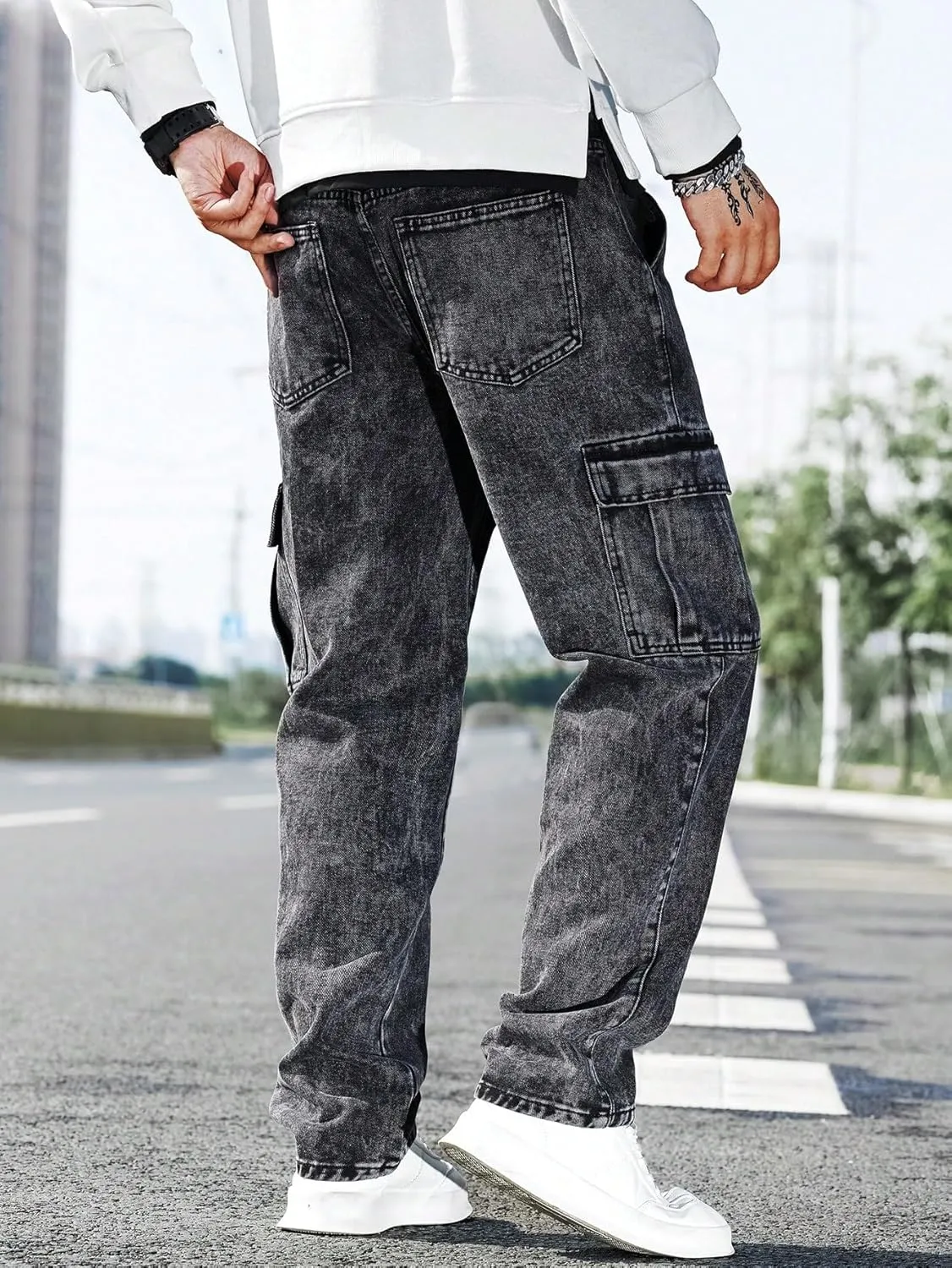 WDIRARA Men's Slim Fit Cargo Jeans Straight Leg Streetwear Denim Work Pants with Flap Pockets
