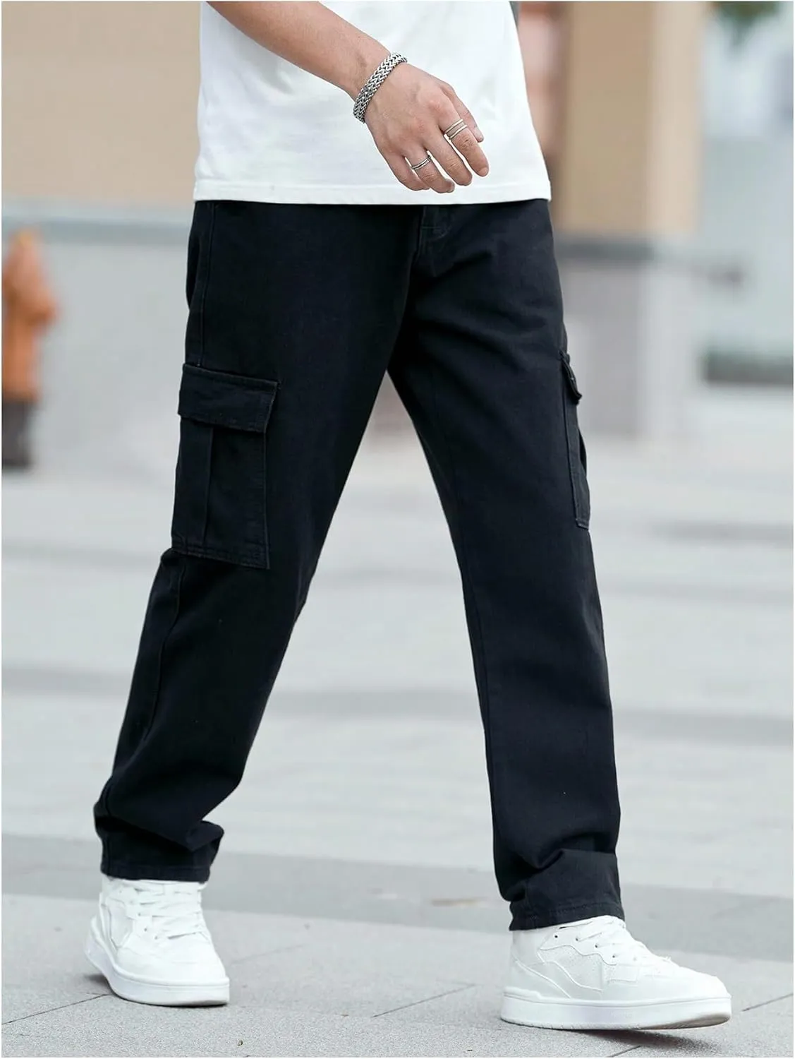 WDIRARA Men's Slim Fit Cargo Jeans Straight Leg Streetwear Denim Work Pants with Flap Pockets