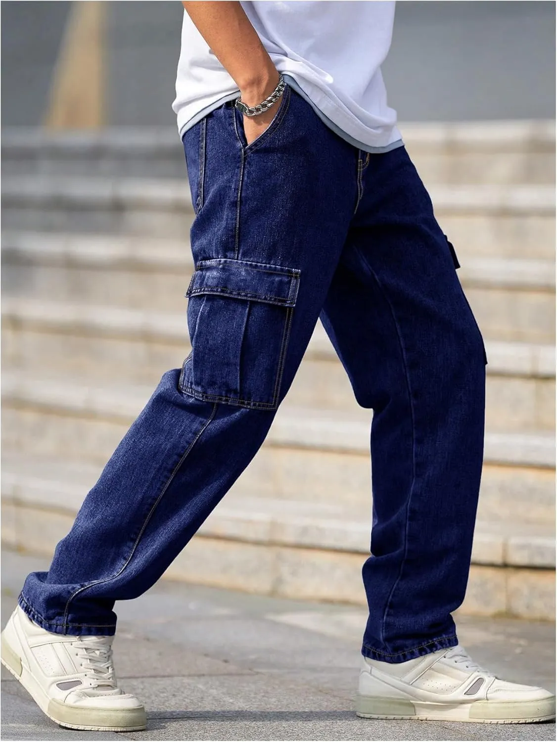 WDIRARA Men's Slim Fit Cargo Jeans Straight Leg Streetwear Denim Work Pants with Flap Pockets