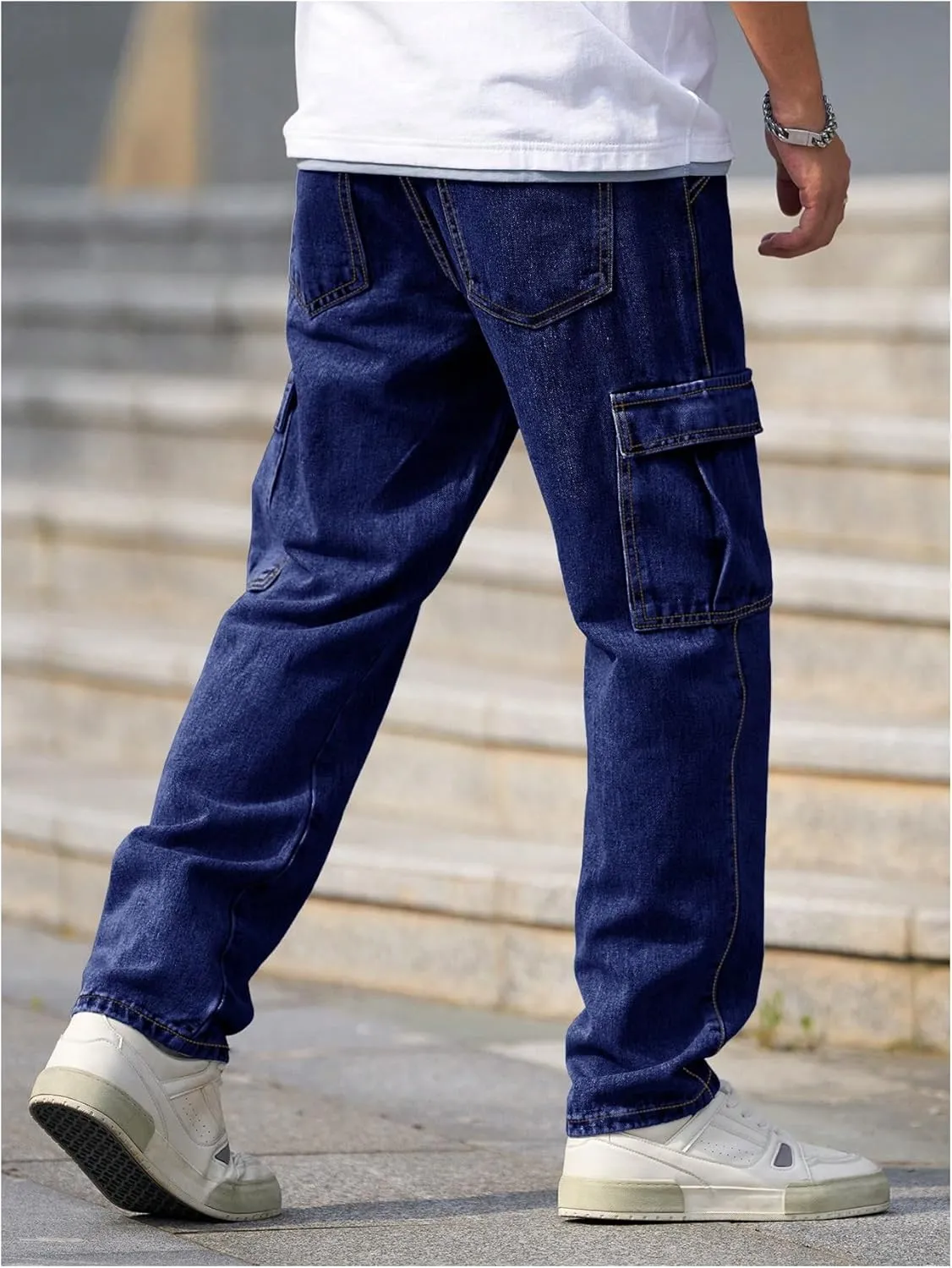WDIRARA Men's Slim Fit Cargo Jeans Straight Leg Streetwear Denim Work Pants with Flap Pockets